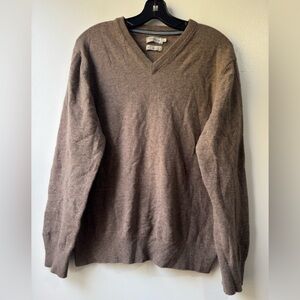 Howick Men's Wool V-Neck Sweater in Warm Brown